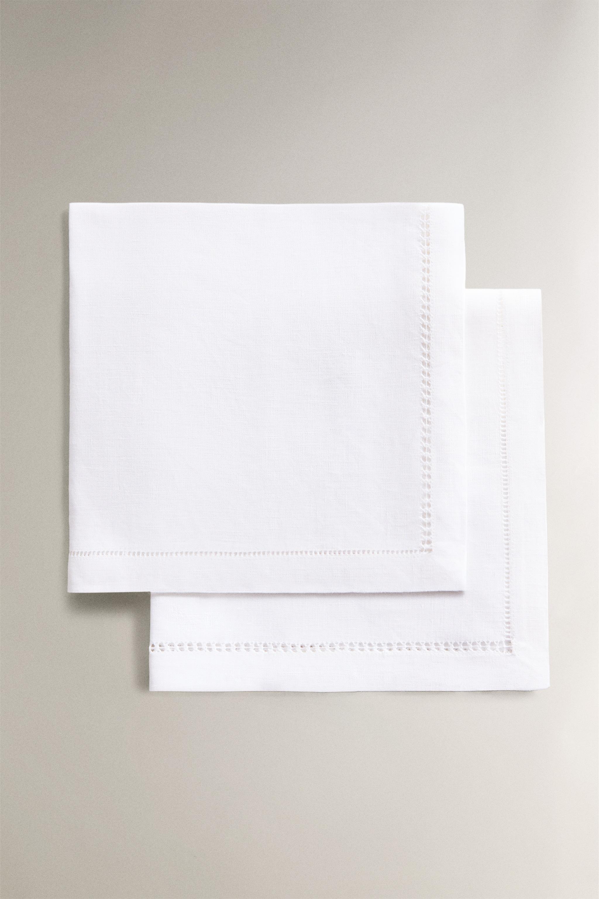 SET OF EMBROIDERED HEMSTITCHED NAPKINS (SET OF 2)